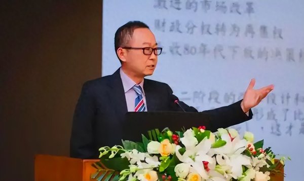 上海股票配资一览表 经济学家张军: 要想进一步扩大内需, 就必须将贸易顺差最小化