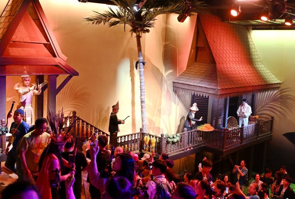 股票配资资讯平台 沉浸式演艺《再回闽南》在侨乡漳州上演